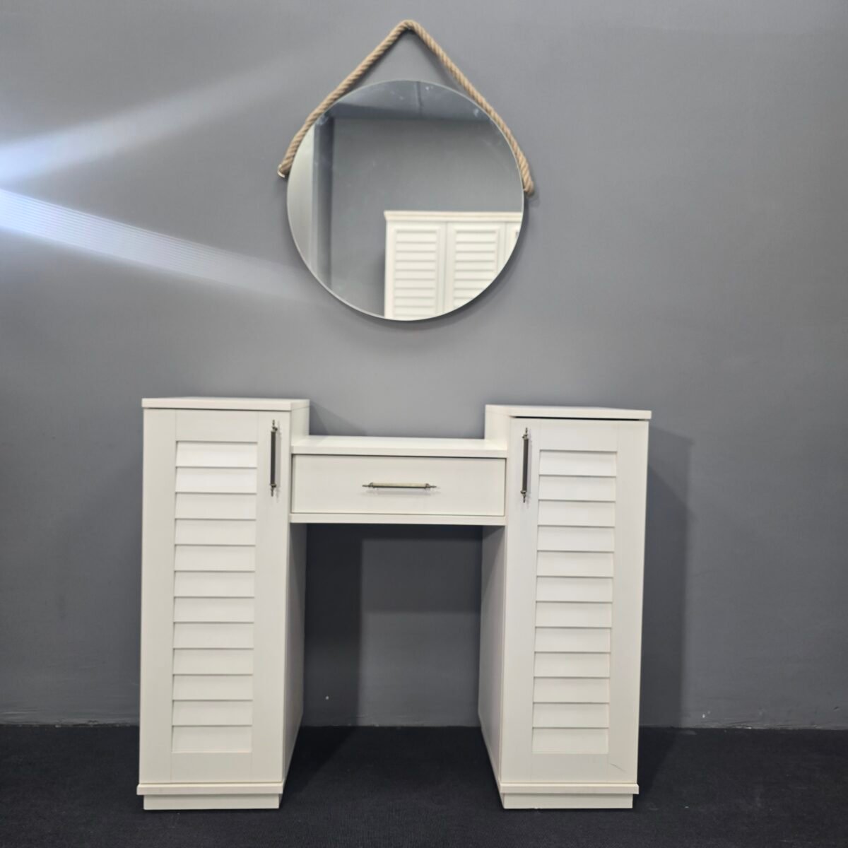 PANJURLU KREM MAKYAJ MASASI - Görsel 1