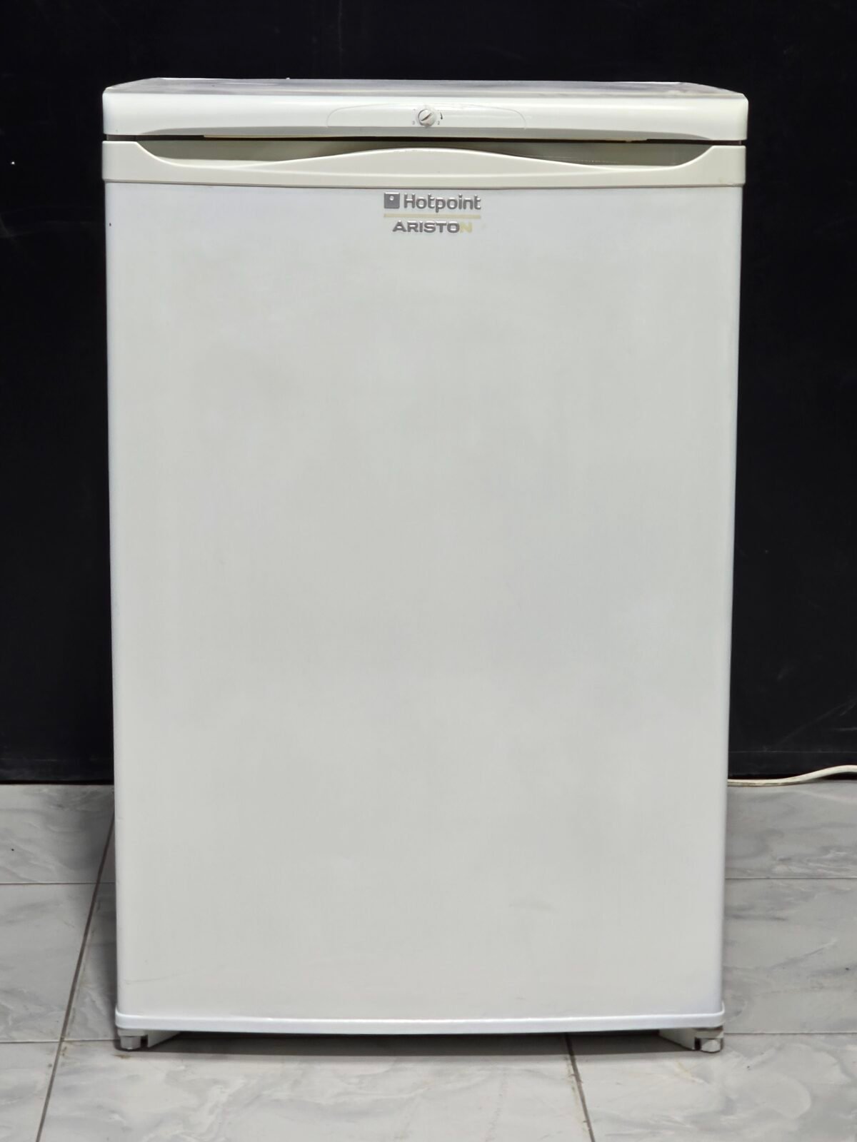 HOTPOINT ARISTON A+ 100 LT BÜRO TİPİ DOLAP*1 YIL GARANTİ*TESLİM* - Görsel 1