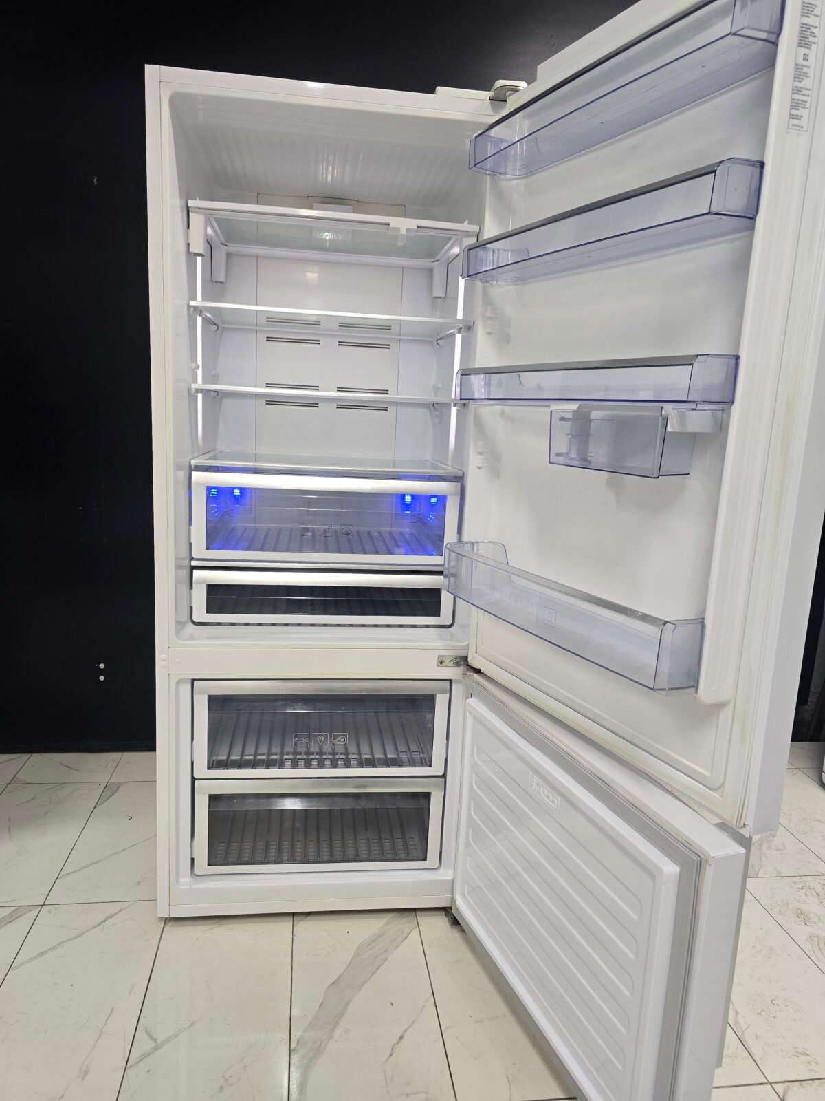 BEKO A+ 580 LT KOMBİ TİPİ NOFROST BUZDOLABI - Görsel 2