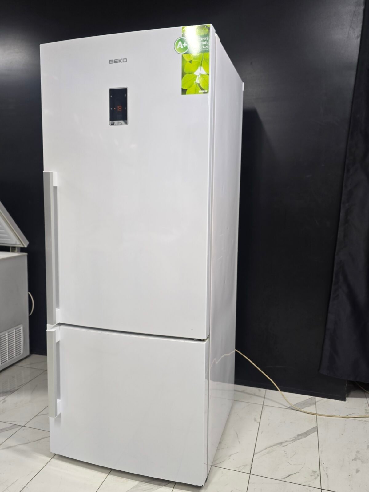 BEKO A+ 580 LT KOMBİ TİPİ NOFROST BUZDOLABI - Görsel 3