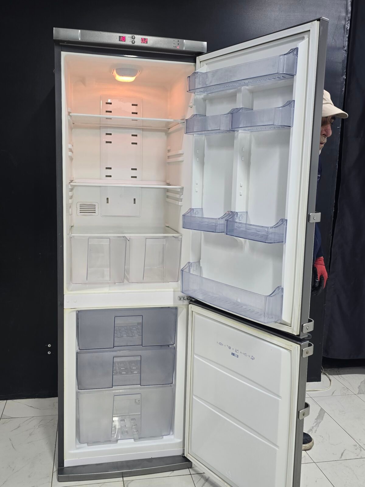 VESTEL A ENERJI 335 LT 60 CMLİK INOX KOMBİ TİPİ NOFROST BUZDOLABI - Görsel 2