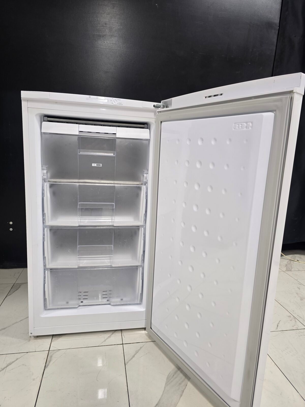 ARÇELİK A+ 127 LT 4 ÇEKMECELİ DİKEY DERİN DONDURUCU - Görsel 2